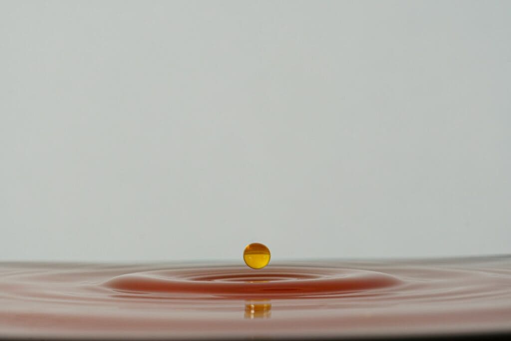 滴粒廣泛應用於牛樟芝、人參與薑黃等營養補充領域 / Photo by Howard Senton on Unsplash