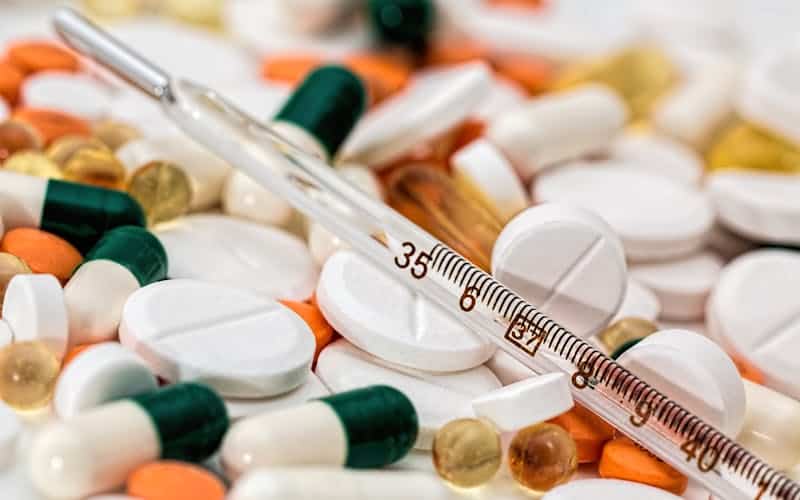 探究各種保健食品怎麼吃前,先對成分了解做起 / 可商用圖庫