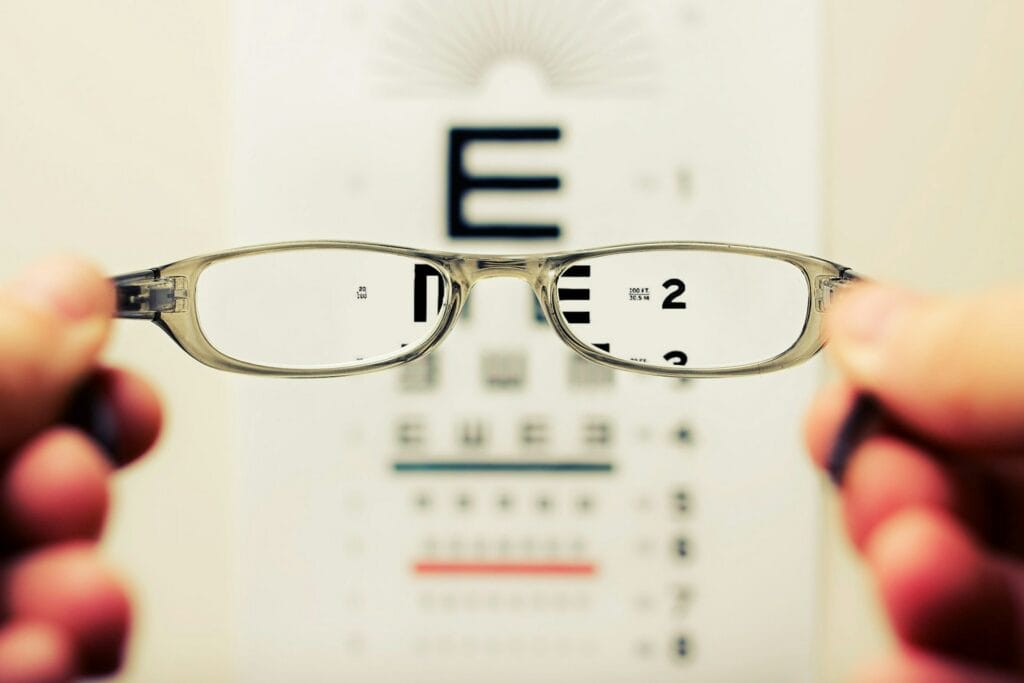 眼睛的損傷幾乎是不可逆的,現代人都應該謹慎保護。Photo by David Travis on Unsplash