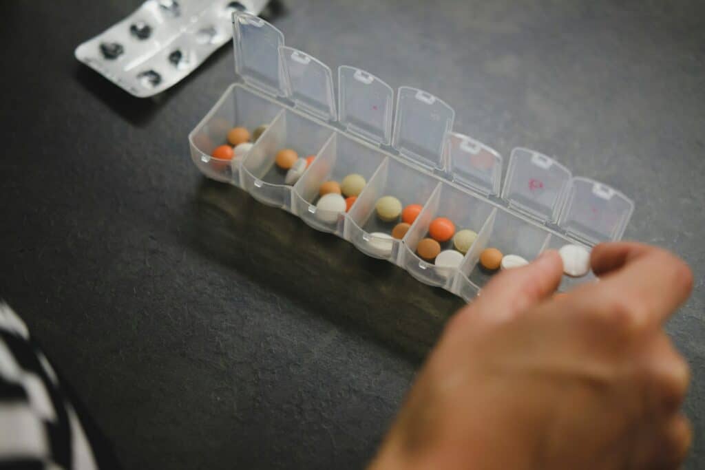 眼睛保健食品需要了解使用時間點,並且持續服用一段時間來檢視改善效果。Photo by Laurynas Me on Unsplash