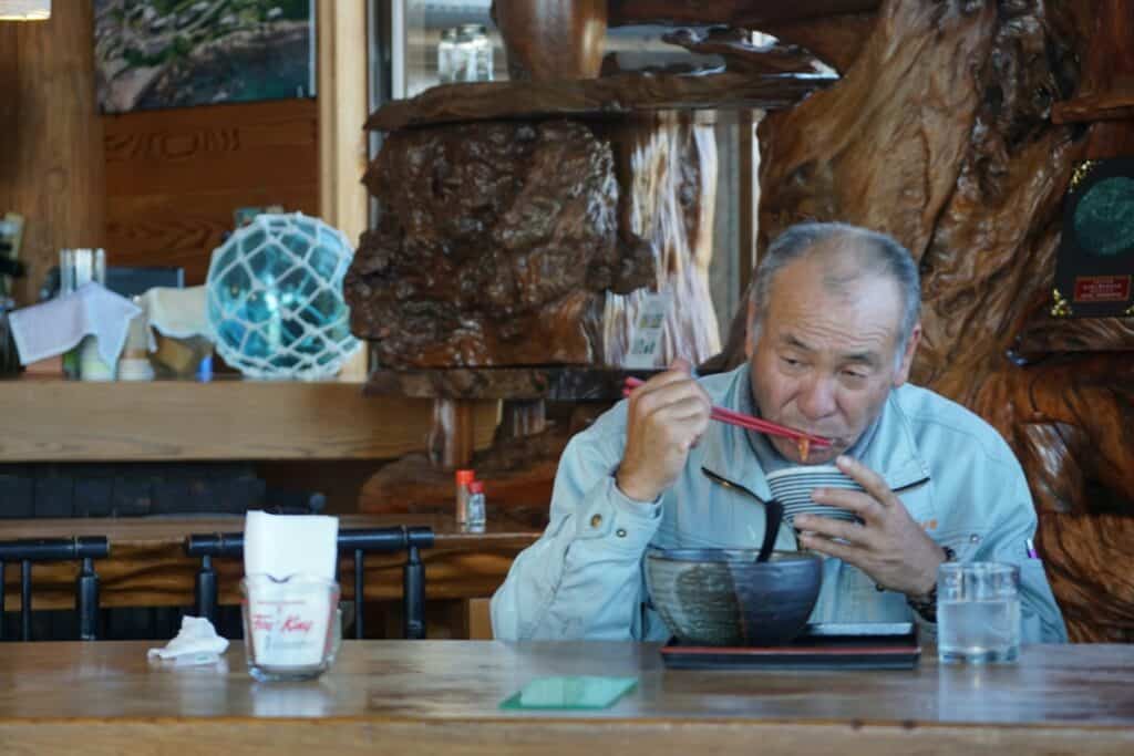 日常生活中的飲食其實是最好的保健營養品,市售保健產品應以輔助來考量選擇。Photo by Beth Macdonald on Unsplash