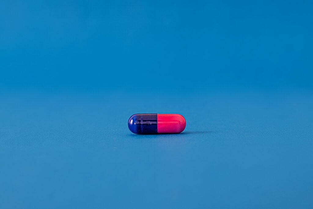 謹慎選擇具有小綠人認證、有科學文獻數據支持、有效成分含量明確的護肝保健食品。Photo by danilo.alvesd on Unsplash