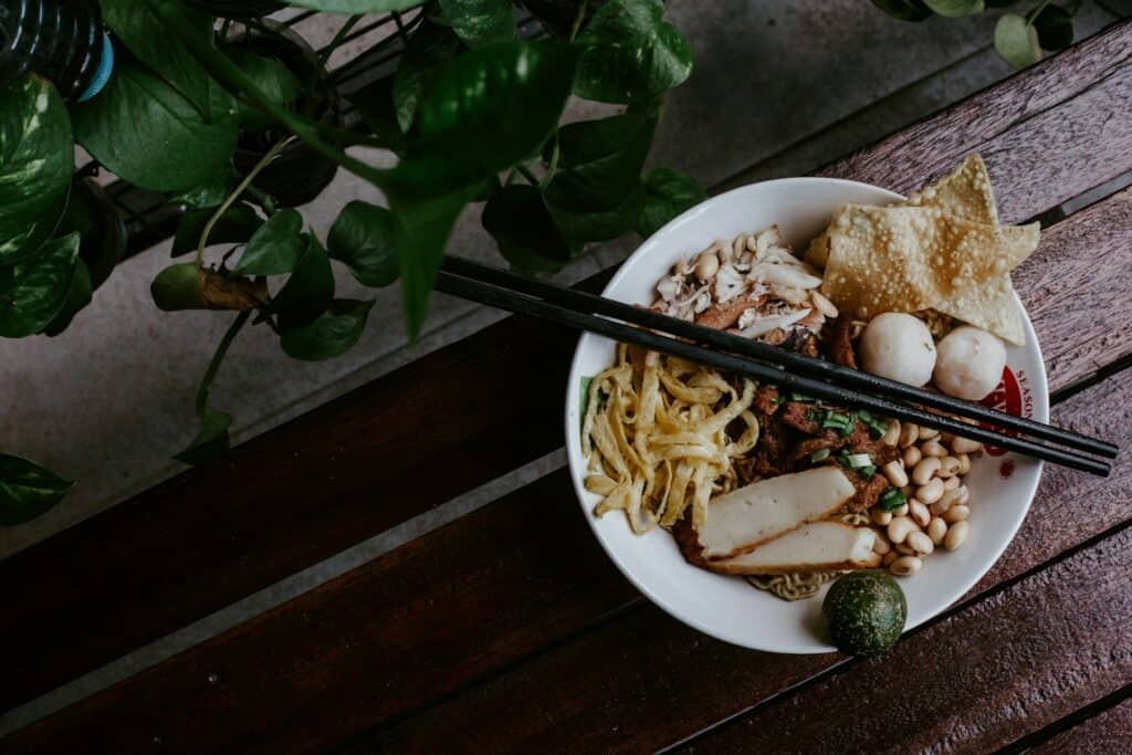 除了關注各種護肝保健食品推薦成分對自身的真實效益,維持健康的生活與飲食習慣才能鞏固根本,發揮保健食品效果。Photo by Lampos Aritonang on Unsplash